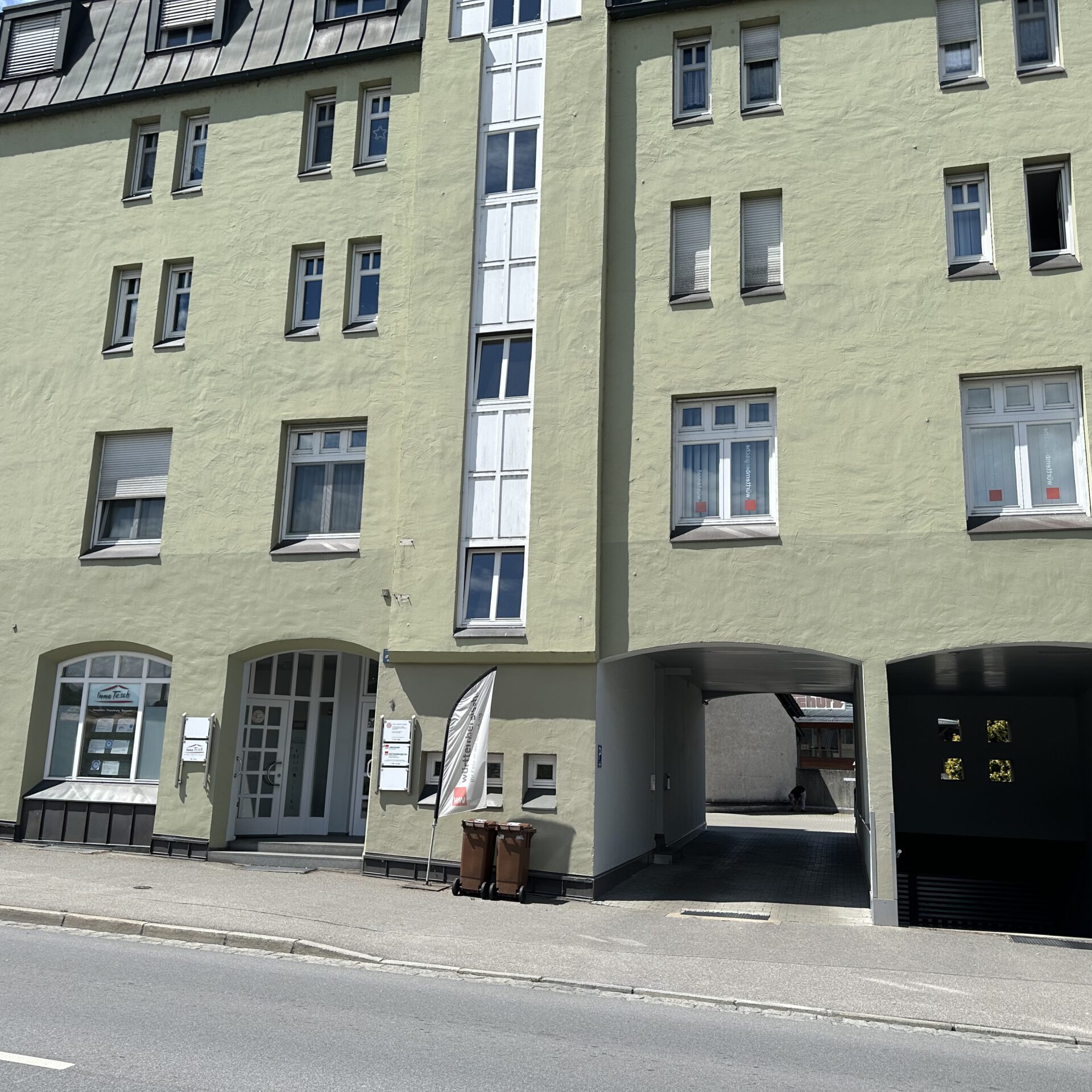 Fassade Bahnhofstrasse und Durchfahrt